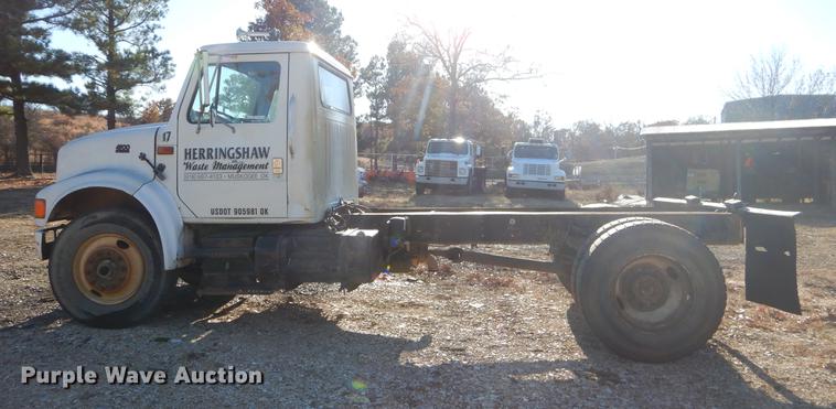 image for item EW9675 1995 International 4900 truck chassis