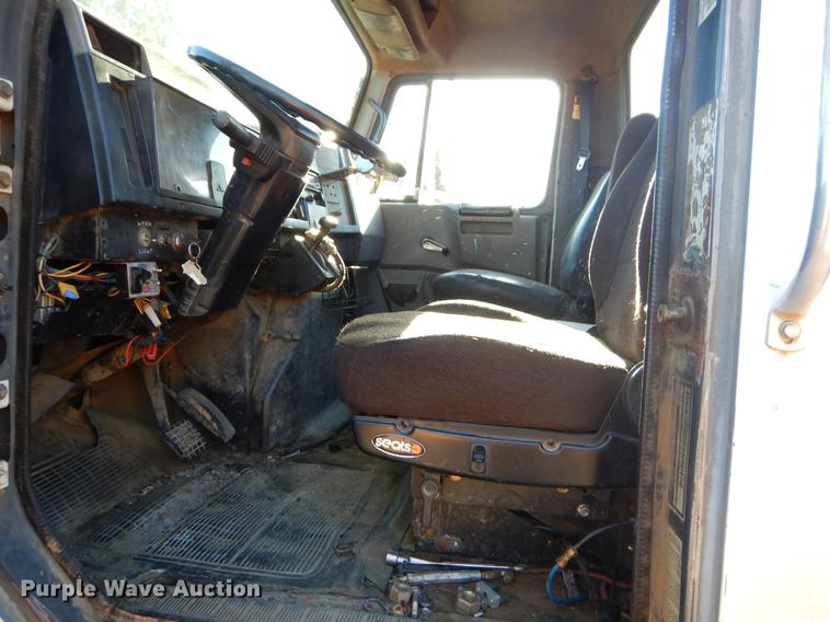 image for item EW9675 1995 International 4900 truck chassis