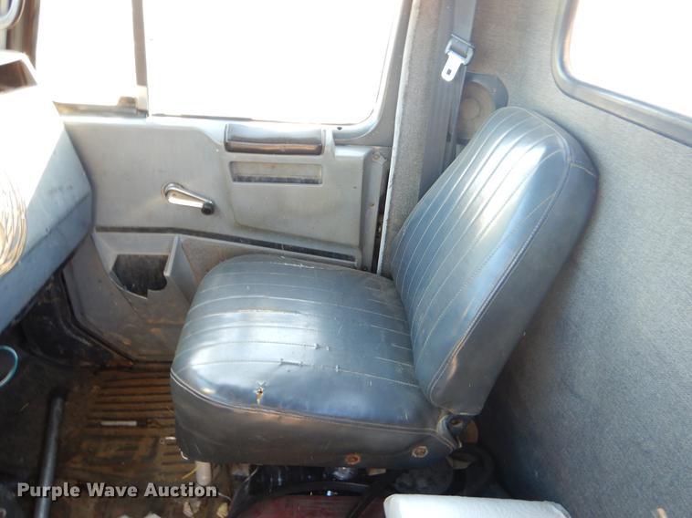 image for item EW9675 1995 International 4900 truck chassis