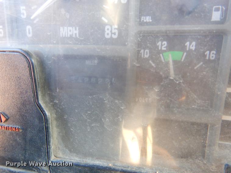 image for item EW9675 1995 International 4900 truck chassis