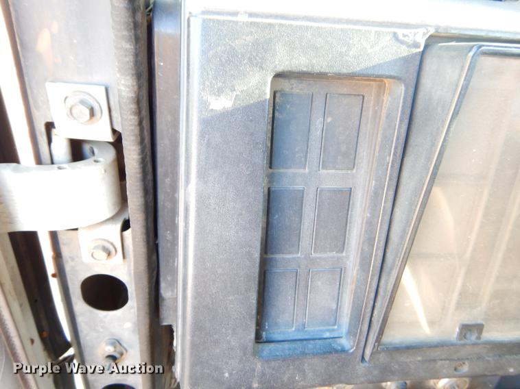 image for item EW9675 1995 International 4900 truck chassis