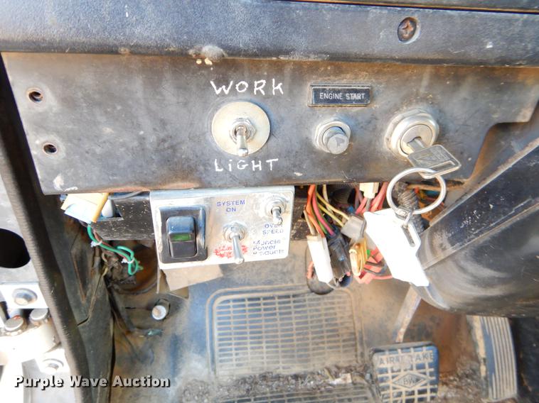 image for item EW9675 1995 International 4900 truck chassis