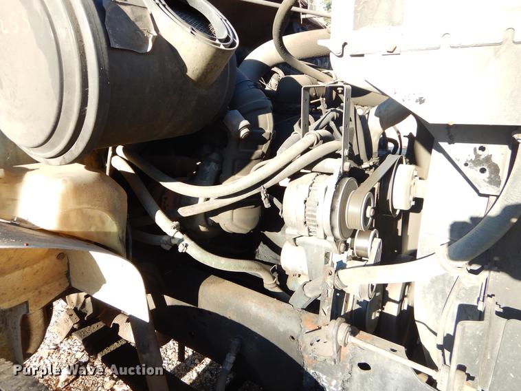 image for item EW9675 1995 International 4900 truck chassis