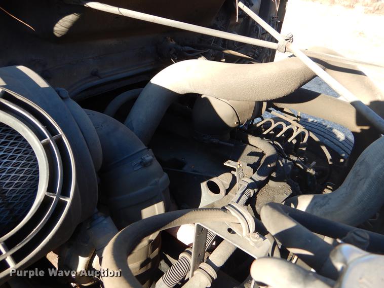 image for item EW9675 1995 International 4900 truck chassis