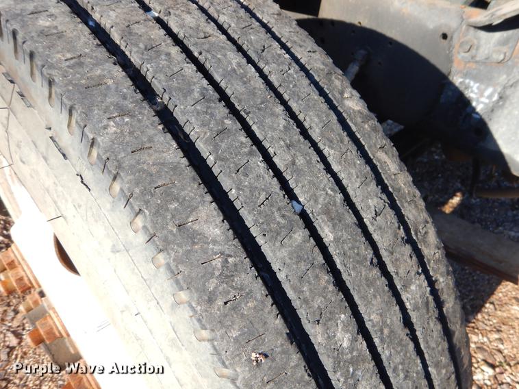 image for item EW9675 1995 International 4900 truck chassis