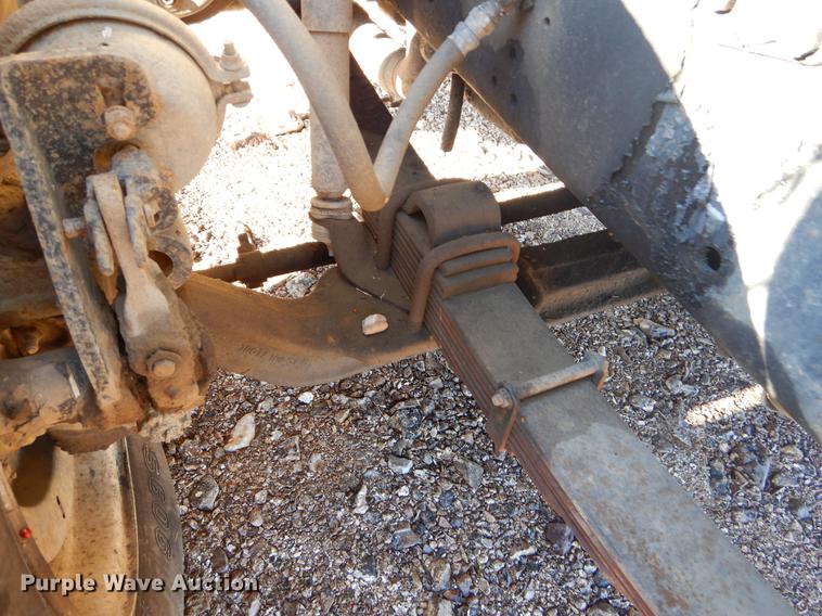 image for item EW9675 1995 International 4900 truck chassis