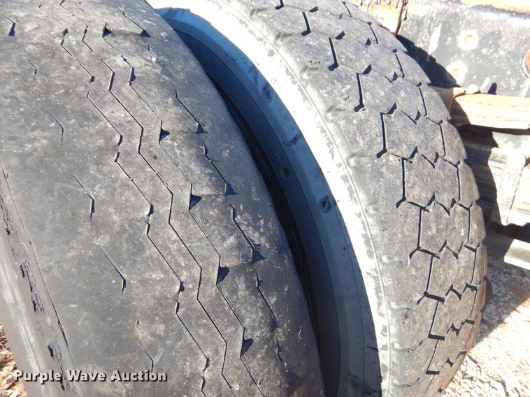 image for item EW9675 1995 International 4900 truck chassis