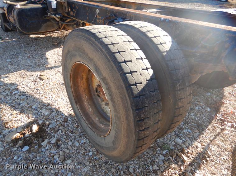 image for item EW9675 1995 International 4900 truck chassis