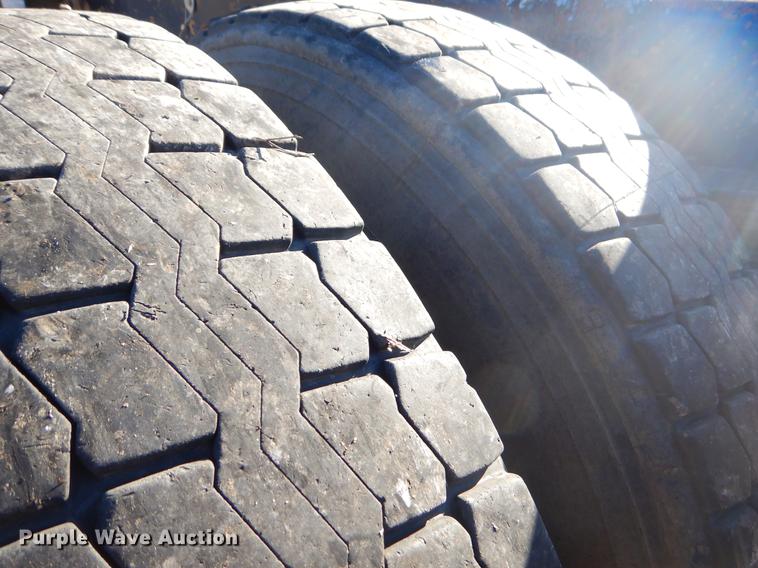 image for item EW9675 1995 International 4900 truck chassis