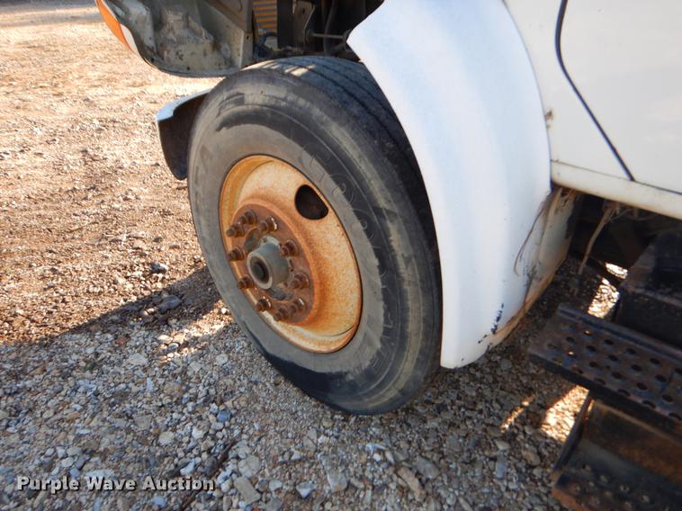 image for item EW9675 1995 International 4900 truck chassis