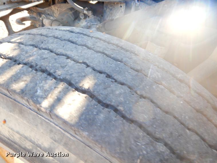 image for item EW9675 1995 International 4900 truck chassis