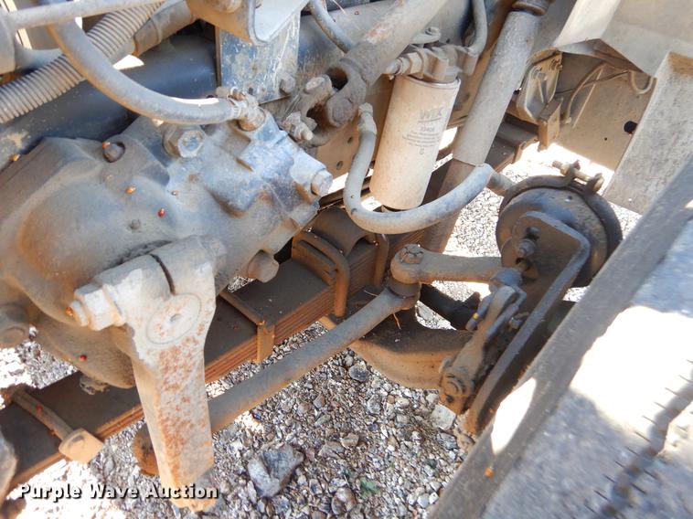 image for item EW9675 1995 International 4900 truck chassis