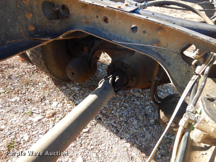 image for item EW9675 1995 International 4900 truck chassis