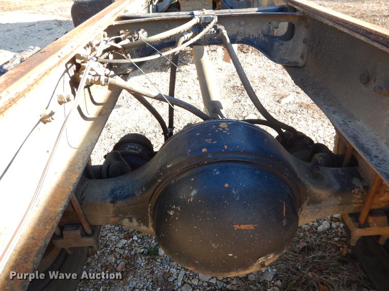 image for item EW9675 1995 International 4900 truck chassis