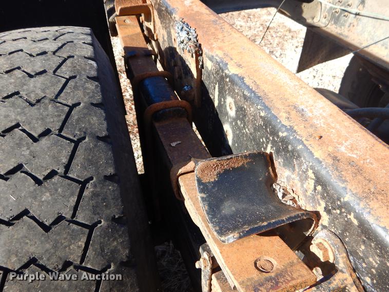 image for item EW9675 1995 International 4900 truck chassis