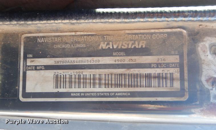 image for item EW9675 1995 International 4900 truck chassis