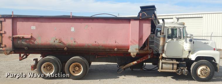 image for item EW9730 1981 Mack RS686LST roll-off container truck