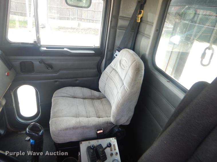 image for item EW9731 1999 Peterbilt 330 roll-off container truck