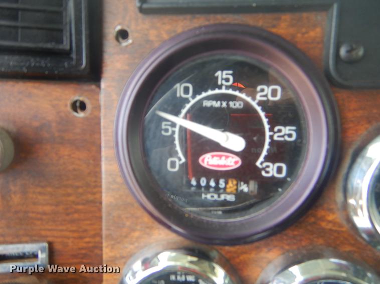 image for item EW9731 1999 Peterbilt 330 roll-off container truck