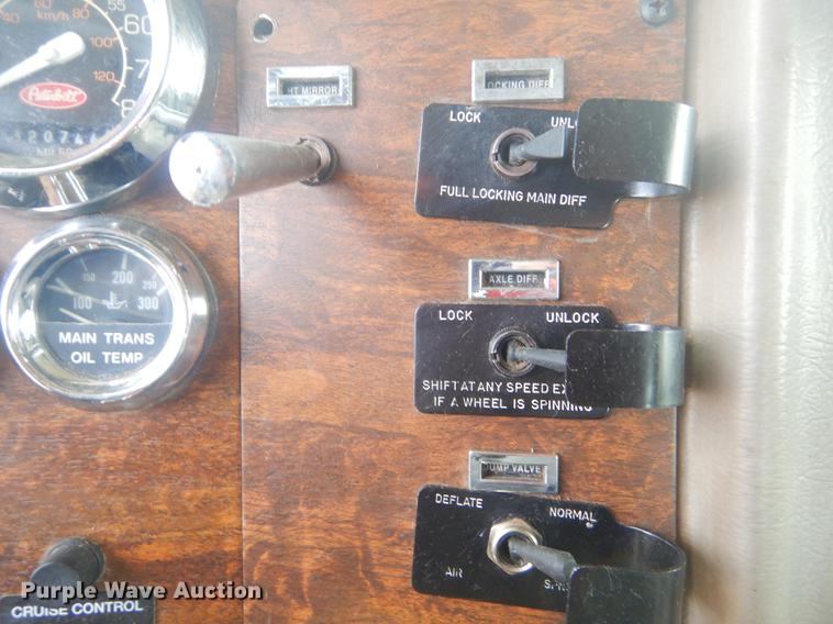 image for item EW9731 1999 Peterbilt 330 roll-off container truck