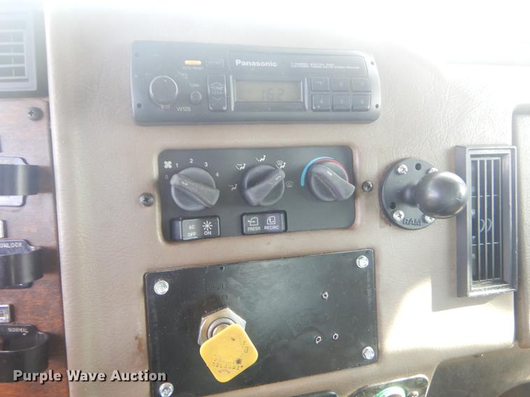 image for item EW9731 1999 Peterbilt 330 roll-off container truck