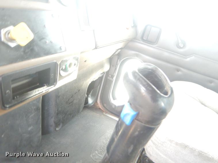 image for item EW9731 1999 Peterbilt 330 roll-off container truck