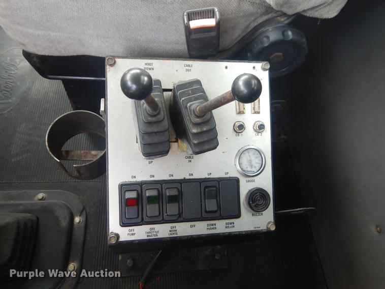 image for item EW9731 1999 Peterbilt 330 roll-off container truck