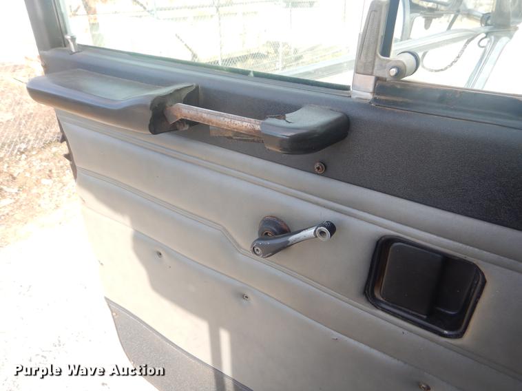 image for item EW9731 1999 Peterbilt 330 roll-off container truck