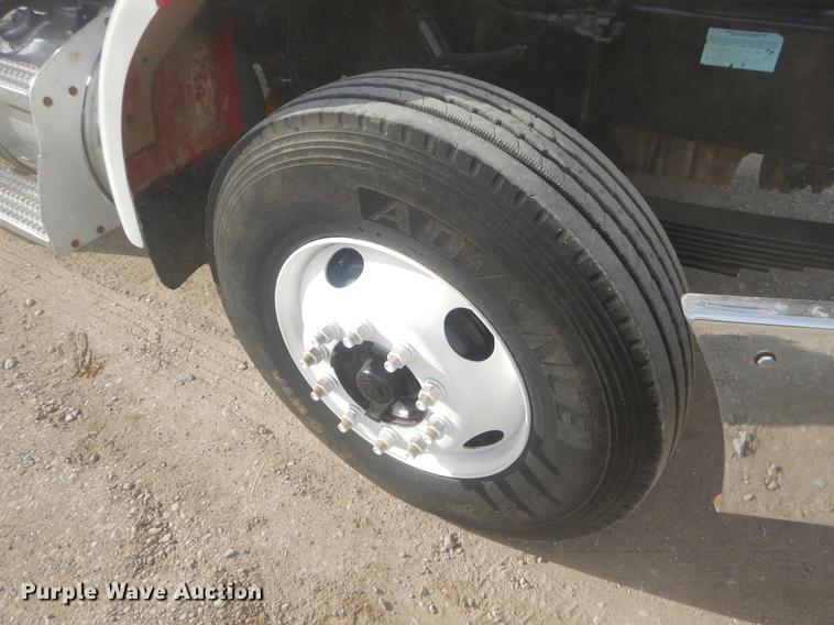 image for item EW9731 1999 Peterbilt 330 roll-off container truck