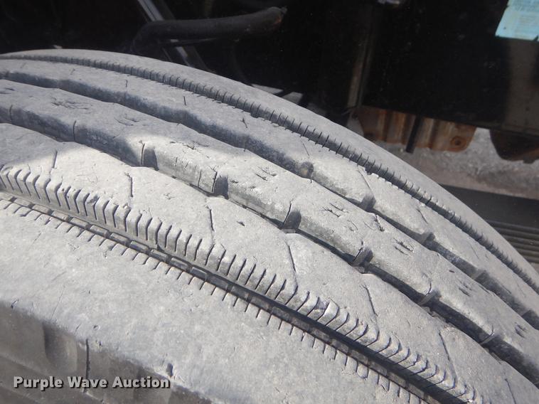 image for item EW9731 1999 Peterbilt 330 roll-off container truck