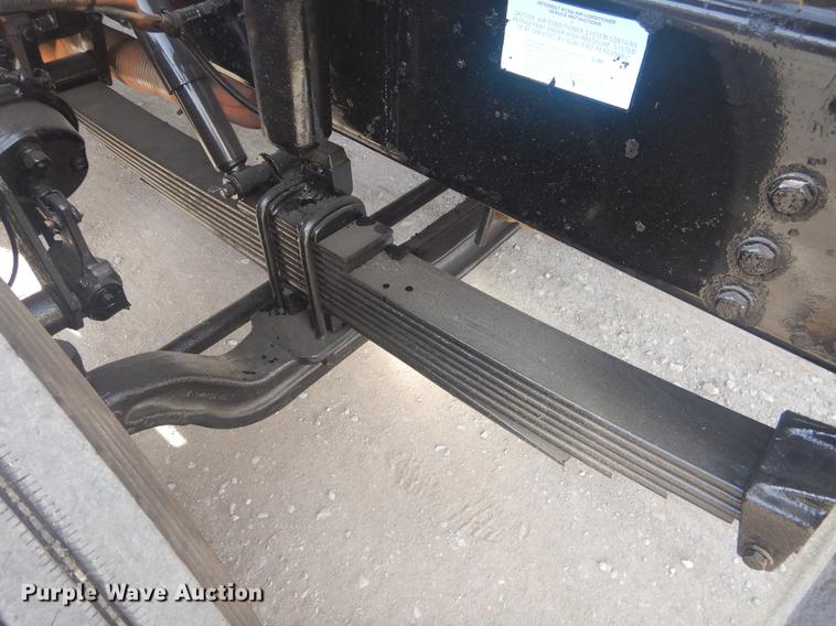 image for item EW9731 1999 Peterbilt 330 roll-off container truck