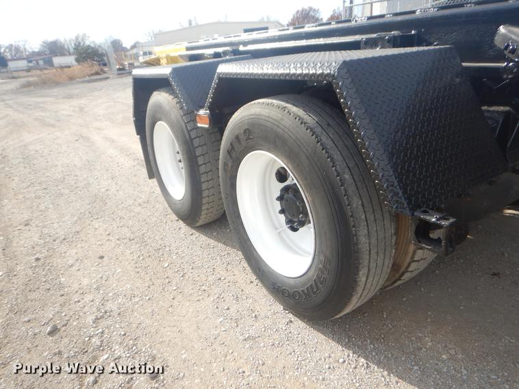 image for item EW9731 1999 Peterbilt 330 roll-off container truck