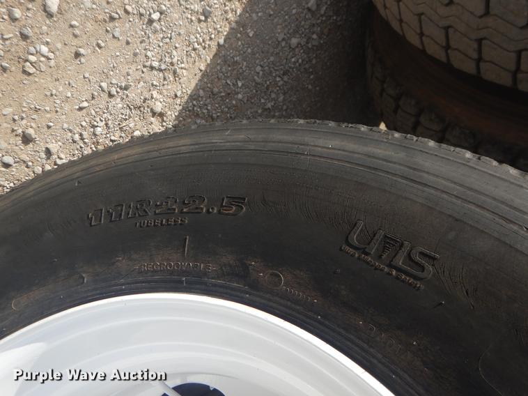 image for item EW9731 1999 Peterbilt 330 roll-off container truck