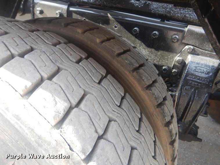 image for item EW9731 1999 Peterbilt 330 roll-off container truck