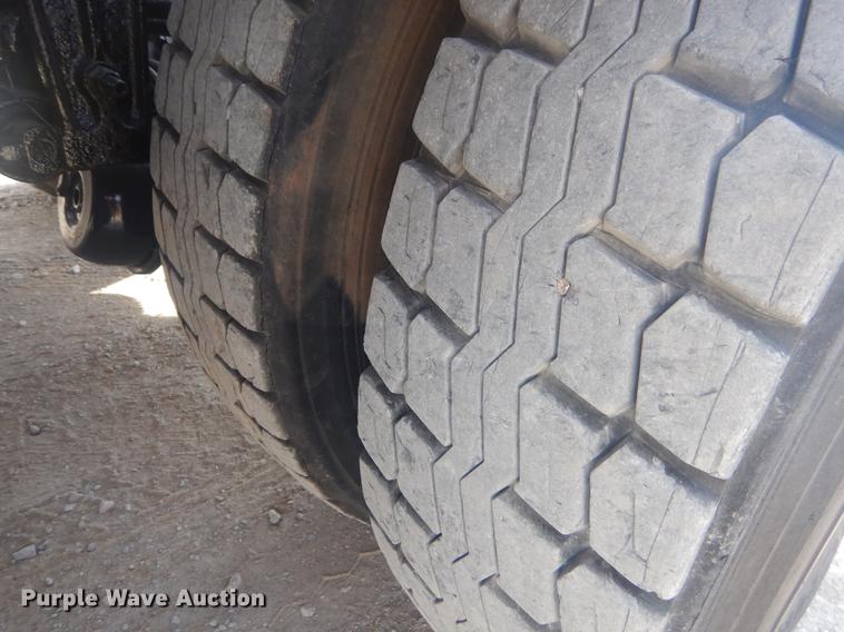 image for item EW9731 1999 Peterbilt 330 roll-off container truck