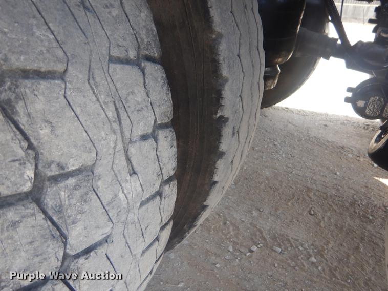 image for item EW9731 1999 Peterbilt 330 roll-off container truck