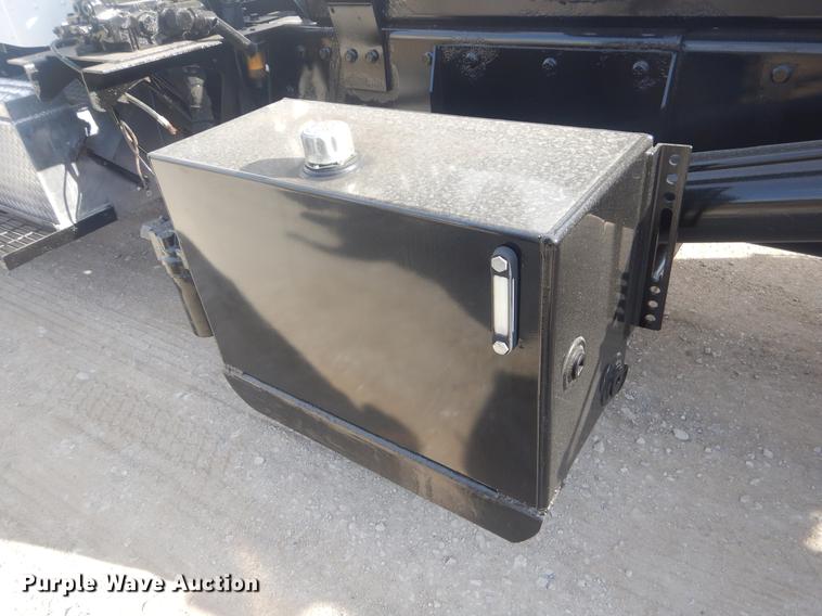 image for item EW9731 1999 Peterbilt 330 roll-off container truck