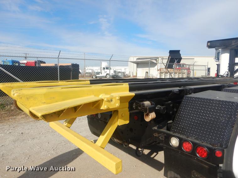 image for item EW9731 1999 Peterbilt 330 roll-off container truck