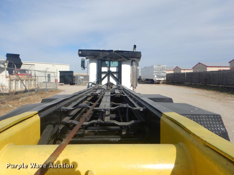 image for item EW9731 1999 Peterbilt 330 roll-off container truck