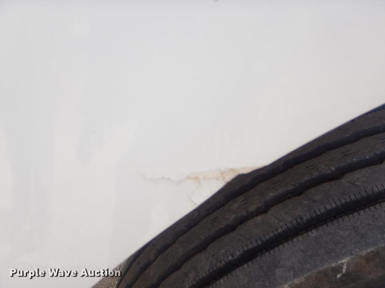 image for item EW9731 1999 Peterbilt 330 roll-off container truck