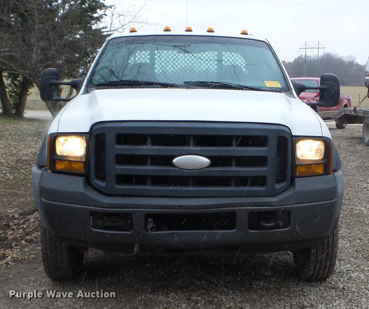 image for item EW9804 2006 Ford F450 Super Duty Crew Cab flatbed truck