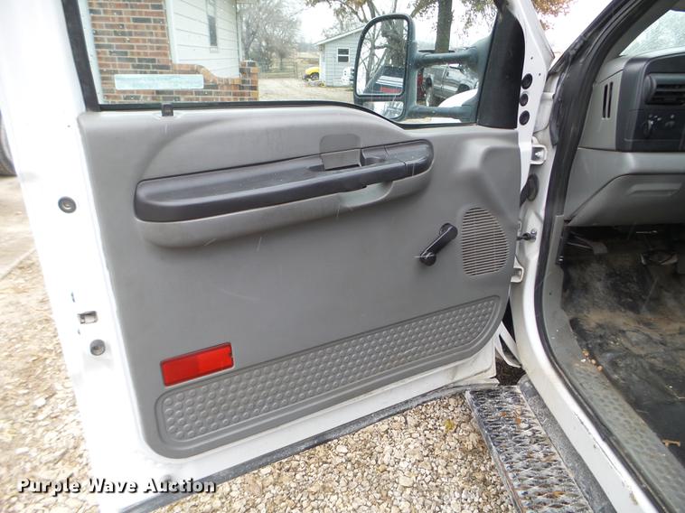 image for item EW9804 2006 Ford F450 Super Duty Crew Cab flatbed truck