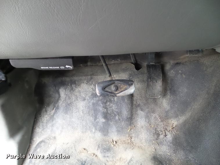 image for item EW9804 2006 Ford F450 Super Duty Crew Cab flatbed truck