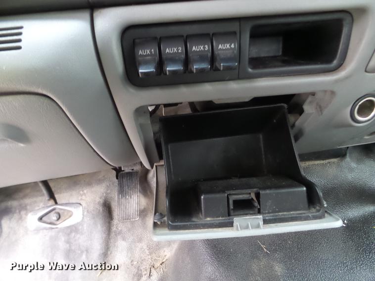 image for item EW9804 2006 Ford F450 Super Duty Crew Cab flatbed truck