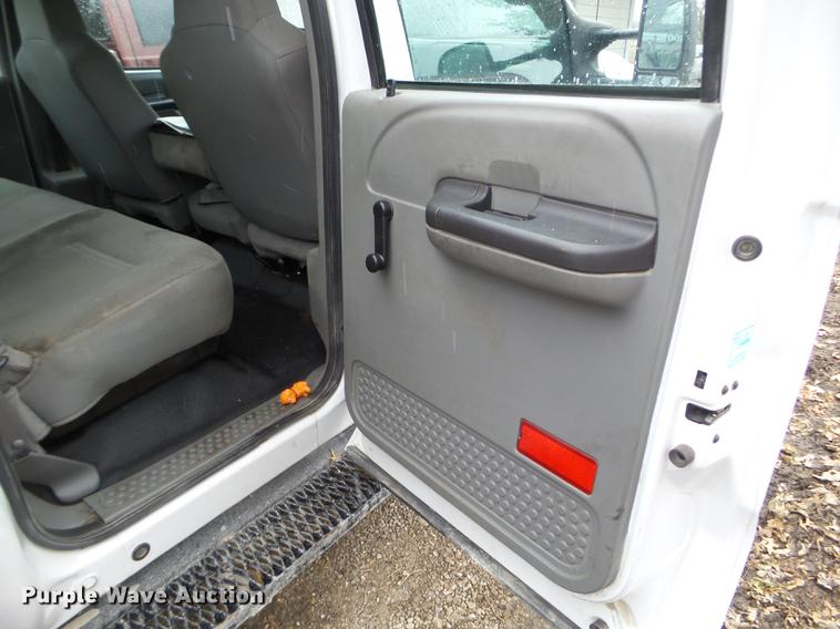 image for item EW9804 2006 Ford F450 Super Duty Crew Cab flatbed truck