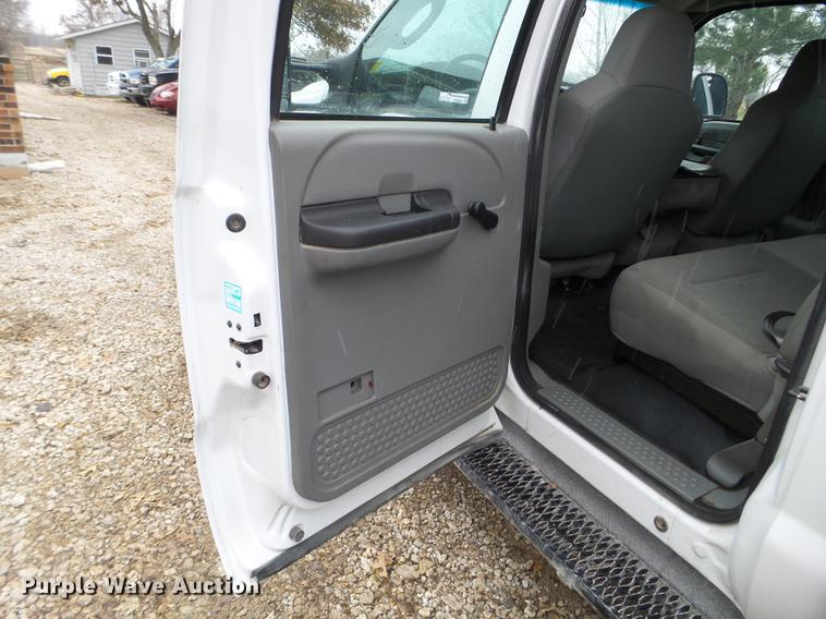 image for item EW9804 2006 Ford F450 Super Duty Crew Cab flatbed truck