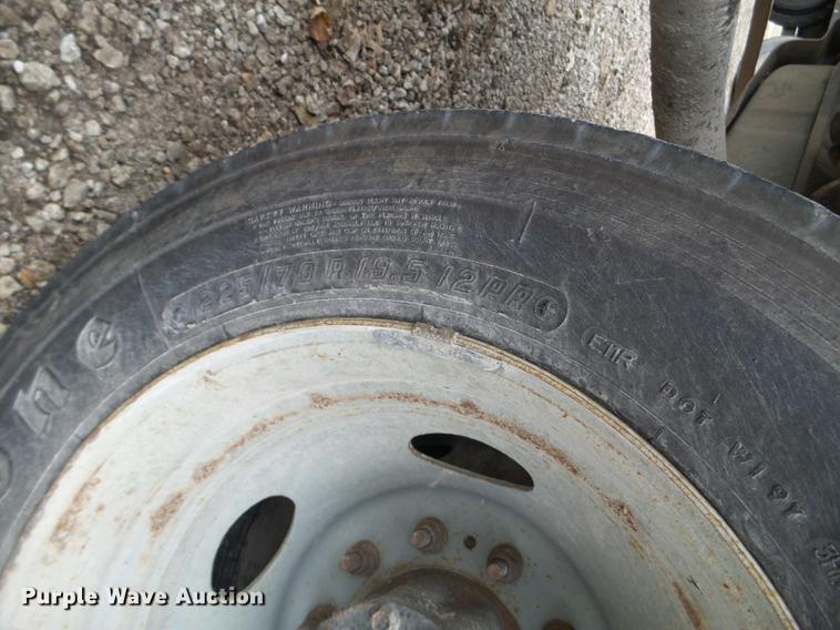 image for item EW9804 2006 Ford F450 Super Duty Crew Cab flatbed truck