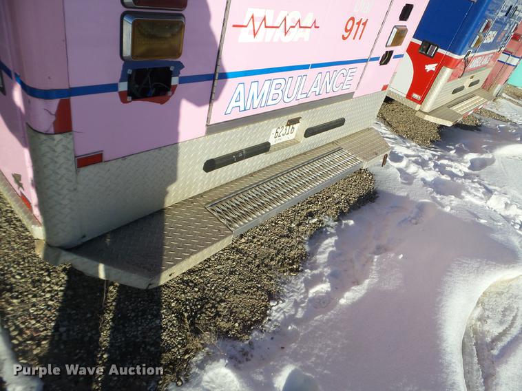 image for item EW9828 2008 Ford F450 Super Duty ambulance