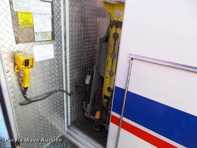image for item EW9829 2009 Ford F450 Super Duty ambulance