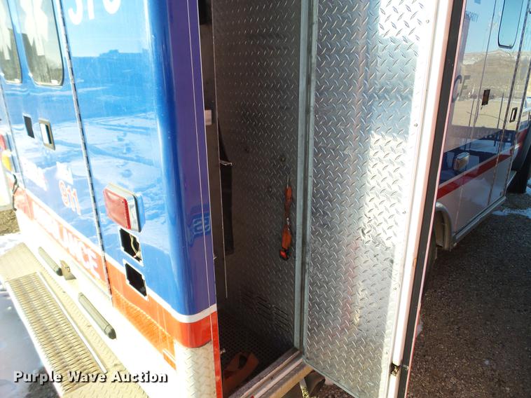 image for item EW9829 2009 Ford F450 Super Duty ambulance